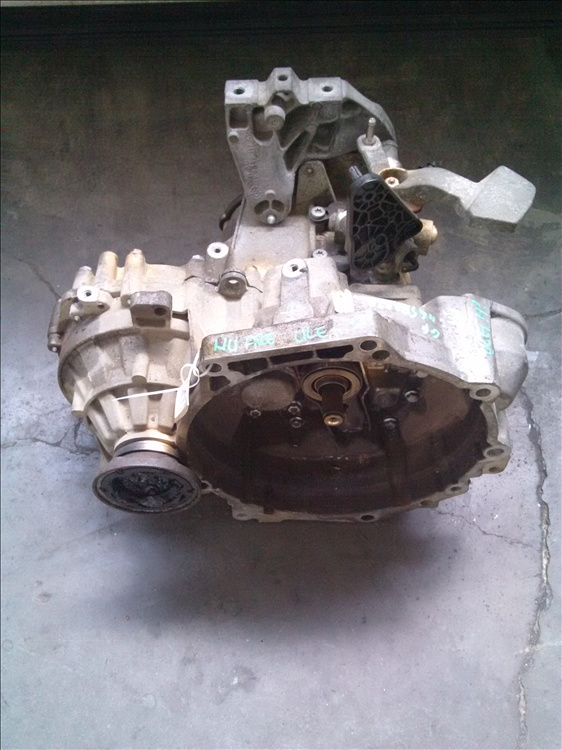 Cutie viteze VOLKSWAGEN GOLF 6 1.6 tdi