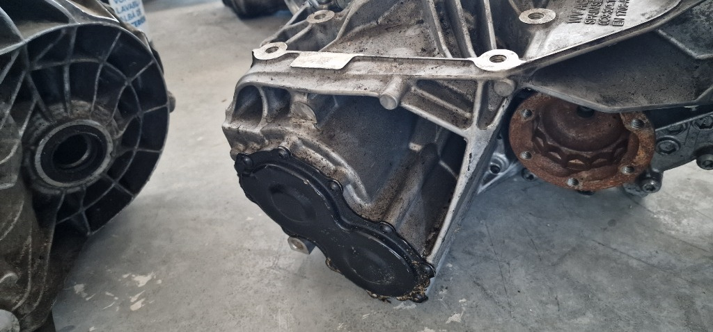 Cutie Viteze Vw Tiguan 1.5TSI cod UPK