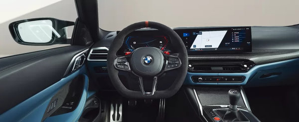 Daca n-ai bani de BMW M8, asta-i masina ta. Are motor de 530 de cai si accelereaza de la 0 la 100 km/h in numai 3.5 secunde. Cat costa