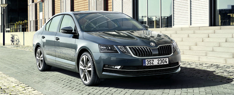 Daca nu merge de bunavoie, incercam cu forta. Cehii de la Skoda insista cu farurile Octaviei facelift