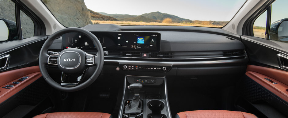 Daca nu vrei s-auzi de nemti, asta-i masina ta. Are motor de 1.6 litri si 242 CP, scaune spate individuale si instalatie audio de la Bose. Galerie foto completa Daca nu vrei s-auzi de nemti, asta-i masina ta. Are motor de 1.6 litri si 242 CP, scaune spate individuale si instalatie audio de la Bose. Galerie foto completa