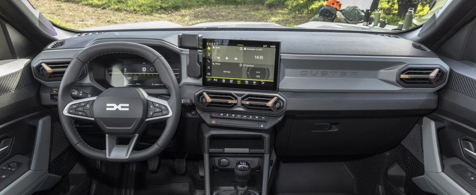 Dacia a lansat in Romania masina care costa 30.000 de euro. Noul model de la Mioveni nu ofera decat un motor cu trei cilindri, de 1.2 litri Dacia a lansat in Romania masina care costa 30.000 de euro. Noul model de la Mioveni nu ofera decat un motor cu trei cilindri, de 1.2 litri