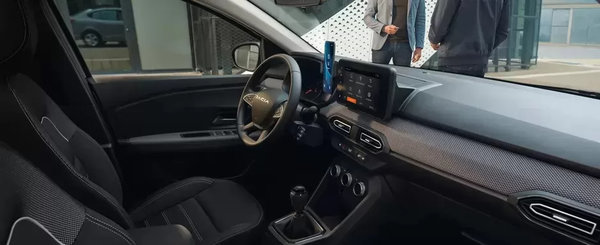 Dacia a lansat in Romania masina care costa doar 10.990 de euro. Motorul turbo, pilotul automat si aerul conditionat sunt oferite in standard