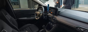 Dacia a lansat in Romania masina care costa doar 10.990 de euro. Motorul turbo, pilotul automat si aerul conditionat sunt oferite in standard