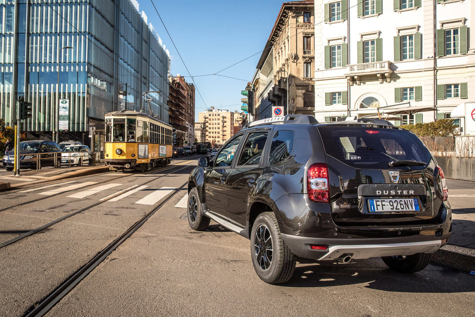 Dacia Duster Black Touch si Black Shadow