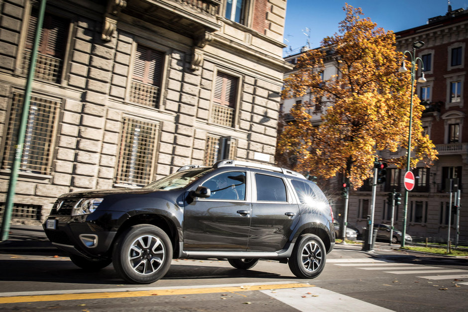 Dacia Duster Black Touch si Black Shadow