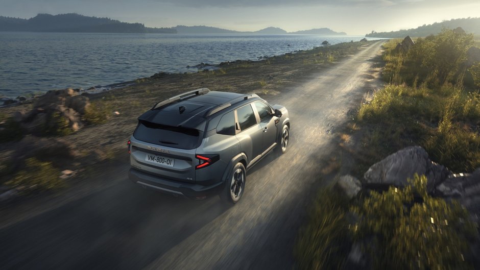 Dacia Duster Hybrid-G 150 4X4 si Dacia Bigster Hybrid-G 150 4X4