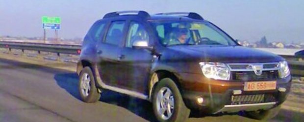 Dacia Duster, surprinsa pe autostrada A1