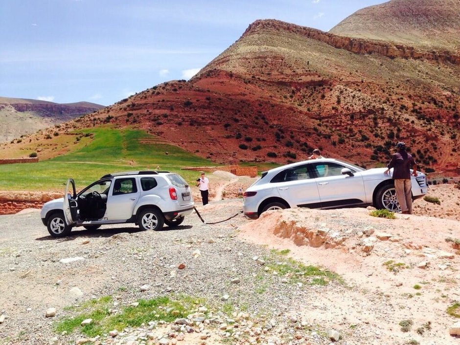 Dacia Duster vs Porsche Macan