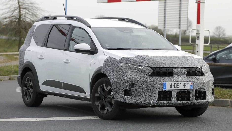 Dacia Jogger Facelift - Noi poze spion