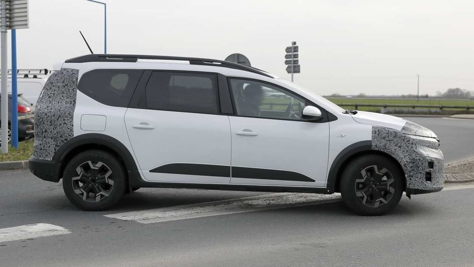 Dacia Jogger Facelift - Noi poze spion