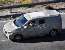 Dacia Popster: primele poze spion cu MPV-ul romanesc