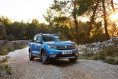 Dacia Sandero Stepway si Duster Black Shadow