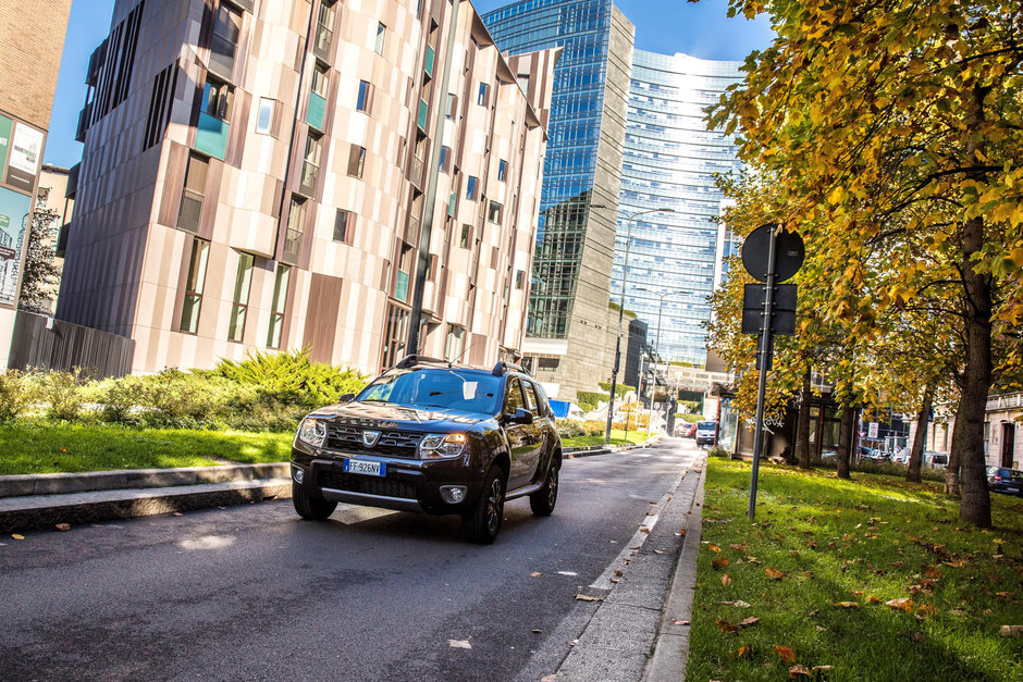 Dacia Sandero Stepway si Duster Black Shadow