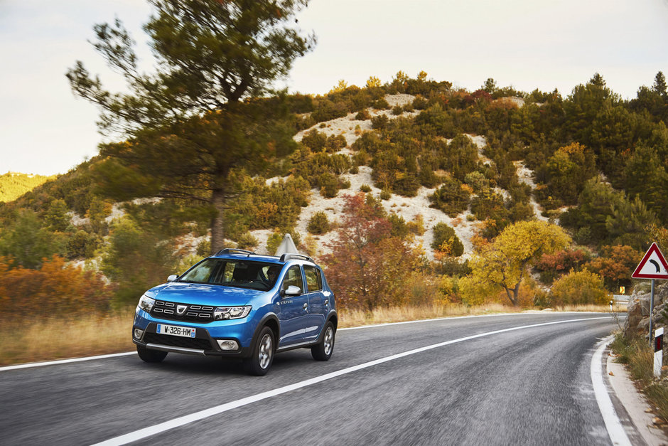 Dacia Sandero Stepway si Duster Black Shadow