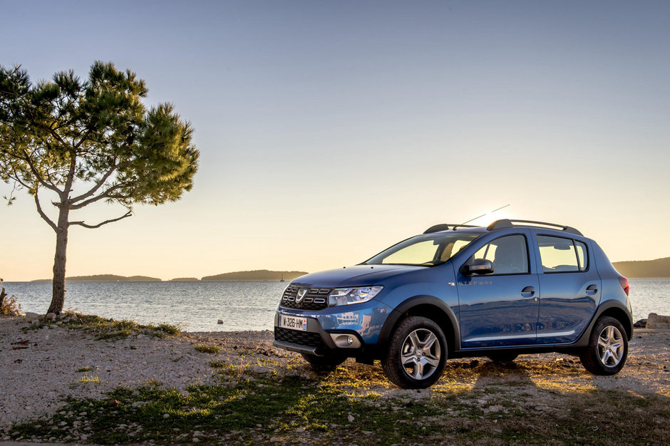 Dacia Sandero Stepway si Duster Black Shadow