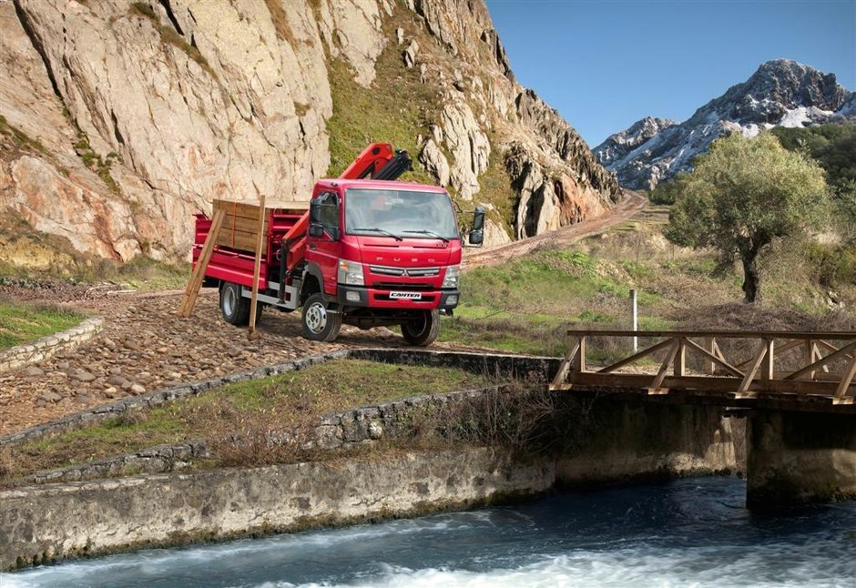 Daimler prezinta noul Canter 4x4 Daimler prezinta noul Canter 4x4