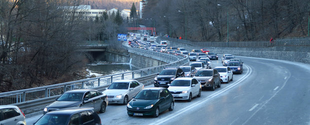 Date DRPCIV: romanul iubeste benzinarele si marca Dacia, iar parcul auto national imbatraneste in continuare