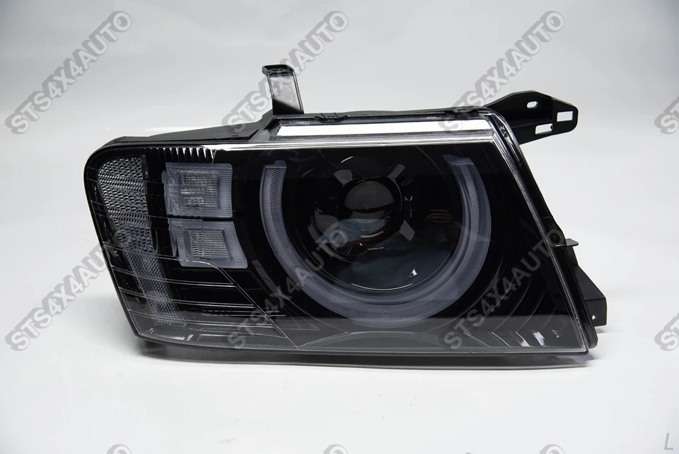 DAYLINE FARURI LED CU LUPA PENTRU MITSUBISHI PAJERO 2000-2006 BK [DFD STYLE] [V3]