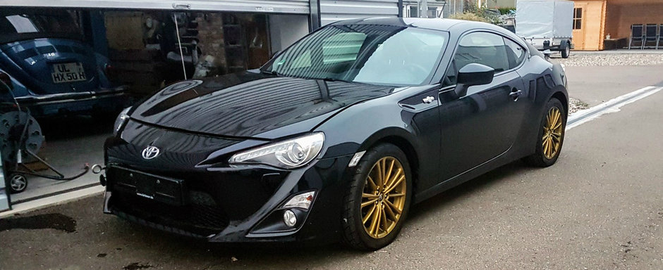 De afara arata ca oricare alta Toyota GT86. N-ai sa ghicesti ce se ascunde sub capota sportivei japoneze