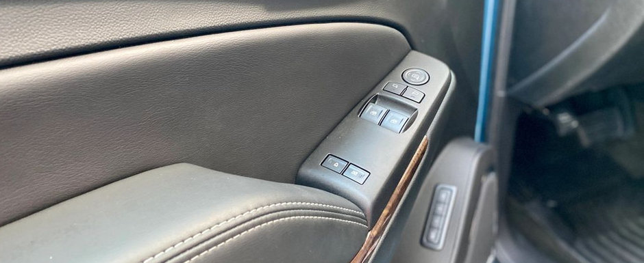 De-afara zici ca-i originala, dar inauntru se schimba totul. Noua masina are un design retro la exterior si toate dotarile unui SUV din 2018 la interior De-afara zici ca-i originala, dar inauntru se schimba totul. Noua masina are un design retro la exterior si toate dotarile unui SUV din 2018 la interior