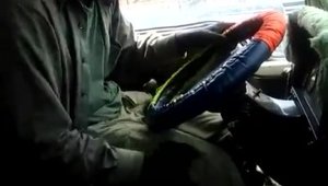 DE cate incercari ai nevoie pentru a baga in viteza un autobuz din Senegal?