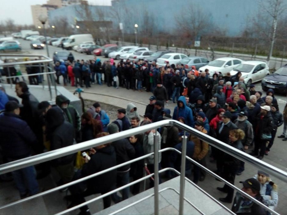 De ce sunt cozi asa de mari la DRPCIV? De ce sunt cozi asa de mari la DRPCIV?