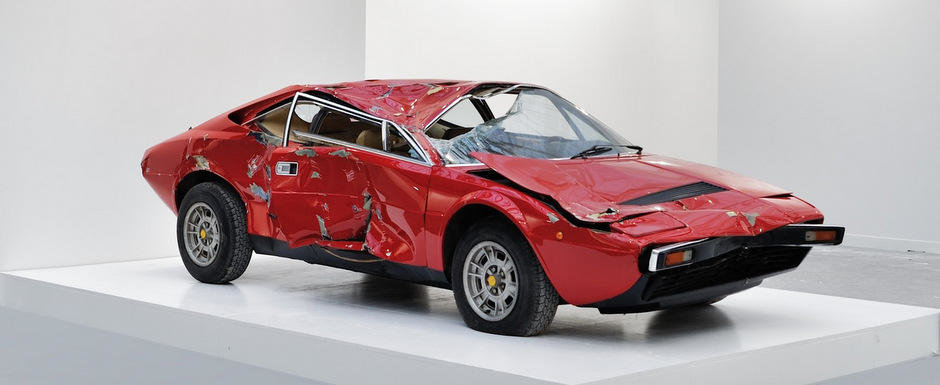 De dragul artei, un Ferrari Dino grav avariat s-a vandut cu 250.000 dolari De dragul artei, un Ferrari Dino grav avariat s-a vandut cu 250.000 dolari