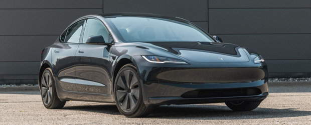 De frica sa nu ramana de tot fara cumparatori, Tesla a inceput sa vanda un Model 3 cu tapiterie din stofa si oglinzi reglabile manual. Noua varianta costa cu peste 10.000 de dolari mai putin decat cel mai ieftin BMW Seria 3