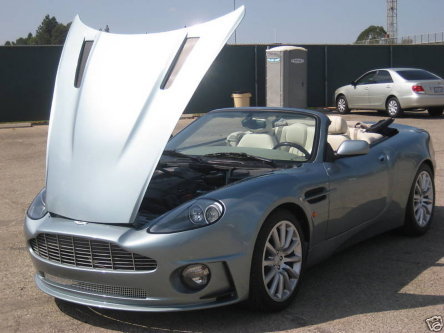 De la Jaguar XK Convertible la Aston Martin Vanquish De la Jaguar XK Convertible la Aston Martin Vanquish