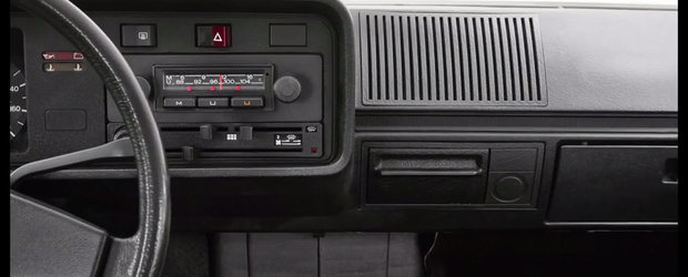 De la un banal radio mono la control prin gesturi. Cum a evoluat in timp sistemul audio de pe Volkswagen Golf