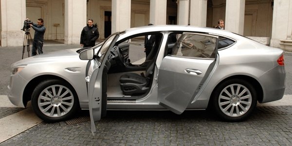 De Tomaso SLC si-a facut aparitia inaintea Salonului de la Geneva De Tomaso SLC si-a facut aparitia inaintea Salonului de la Geneva