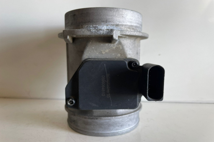 Debitmetru aer 059906461D Audi A6 4B/C5 [1997 - 2001]