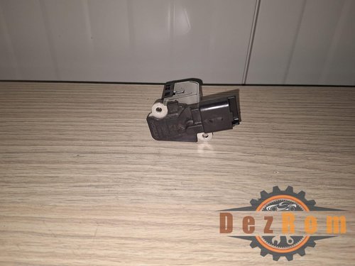 Debitmetru aer 9677093080 PEUGEOT 308 II Hatchback 1.6 BlueHDi 99 cai