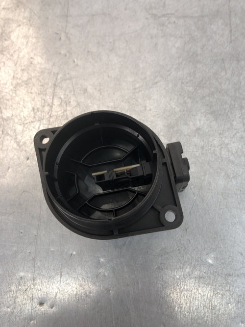 Debitmetru aer Audi A4 B8 Sedan 2.0 TDI DPF Multitronic, 143cp sedan 2009 (04L906471B)
