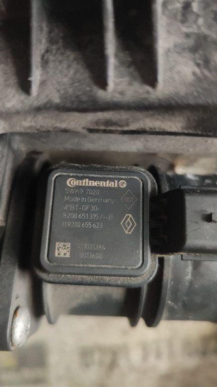 Debitmetru aer Nissan Primastar 2.0 DCI 114 Cp / 84 KW cod motor M9R , an 2012 cod 8200651315