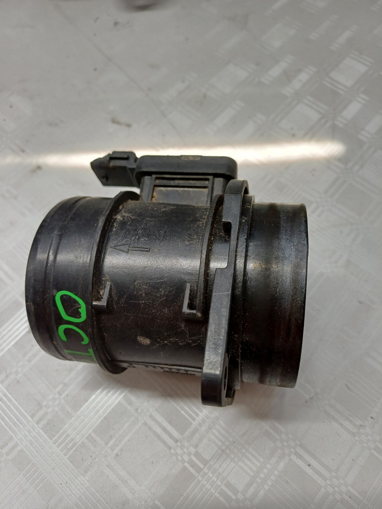 Debitmetru aer Skoda Octavia 3 - Motorina 2015, 04L906461B / MIC DEFECT