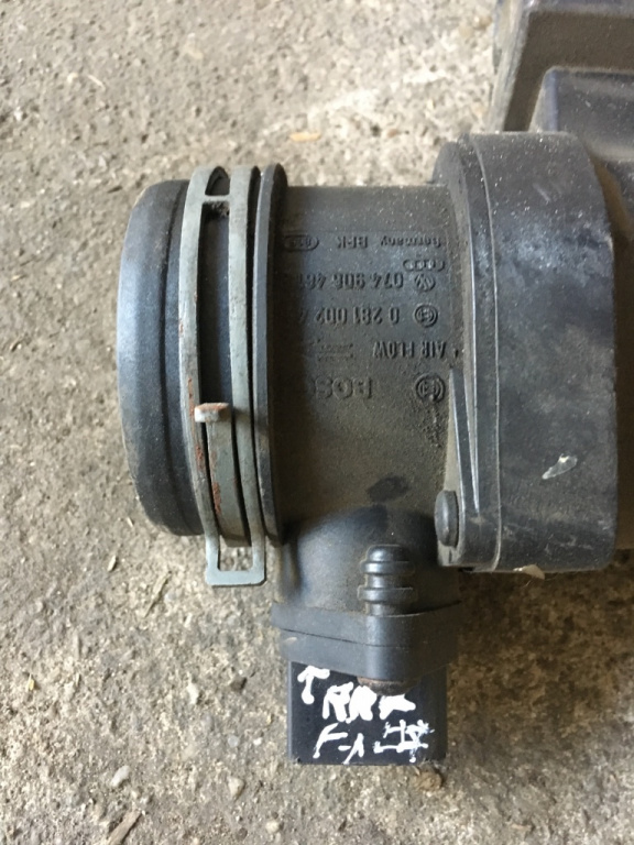 Debitmetru aer Volkswagen VW Passat B6 [2005 - 2010] wagon 5-usi 2.0 TDI MT (140 hp) (3C5)