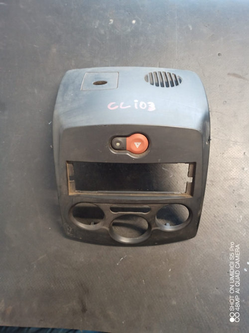 Decorație pentru unitatea principală radio/GPS , Renault Clio III COD-8200407765A 8200407764A
