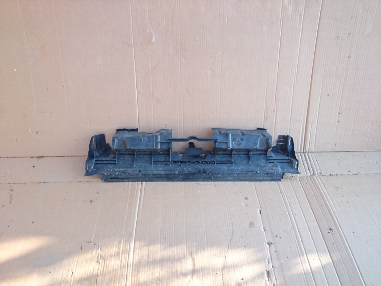 Deflector aer acoperire radiator VW Toua