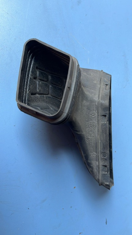 Deflector aer Audi A4 B8 2.0 TDI cod motor CJC an 2011 cod 1021300S01
