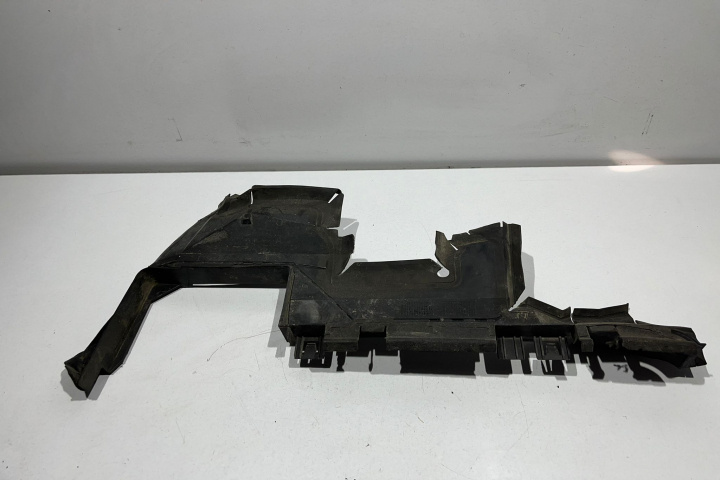 Deflector aer dreapta 3.0 TDI 8K0121284F Audi A4 B8/8K [2007 - 2011]