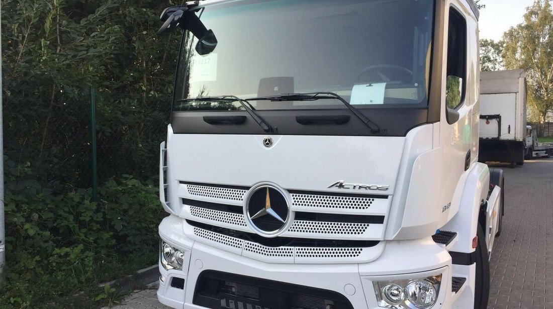 Deflector aer dreapta Mercedes Actros MP4, 1843 MP5