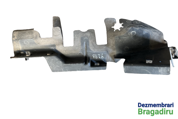 Deflector aer radiatoare dreapta Cod: 3C0121284 Volkswagen VW Passat B6 [2005 - 2010] Sedan 4-usi 2.0 TDI MT (140 hp) Cod motor: CBAB Cod cutie: KNS Cod culoare: LC9X