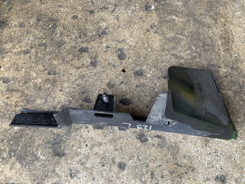 Deflector aer stanga radiator Ford Focus [facelift] [2001 - 2007] wagon 5-usi 1.8 TDDi MT (90 hp) DA...