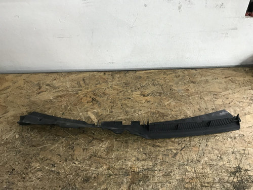 Deflector central VW Passat B6 R-Line 2.0 TDI CBBB, 4x4, Automat DSG combi 2010 (3C0121330)