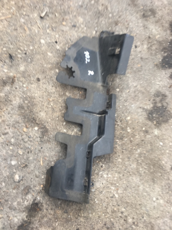 Deflector dreapta radiator Volkswagen VW Passat B6 [2005 - 2010] wagon 5-usi 2.0 TDI MT (140 hp) (3C5)