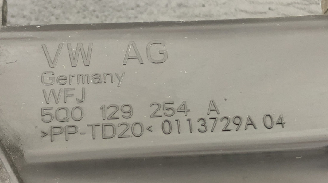Deflector priza aer VW Golf 7 1.4TSI Manual sedan 2014 (5Q0129254A)