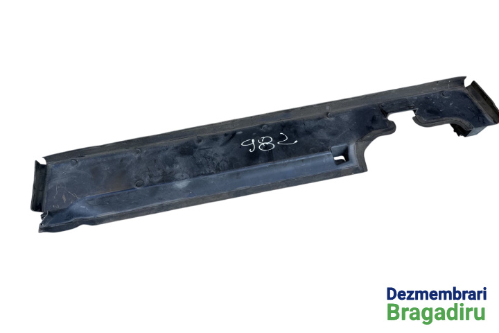 Deflector superior radiator Cod: 13310901 13310901 Opel Astra J [2009 - 2012] Sports Tourer wagon 1.7 CDTI MT (110 hp) A17DTR
