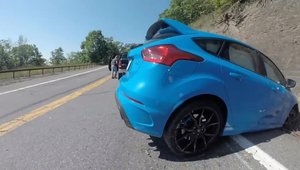 Degeaba ai buton 'Drift Mode' la noul tau Ford Focus RS daca tu nu ai pic de skill, ca oricum ajungi in sant